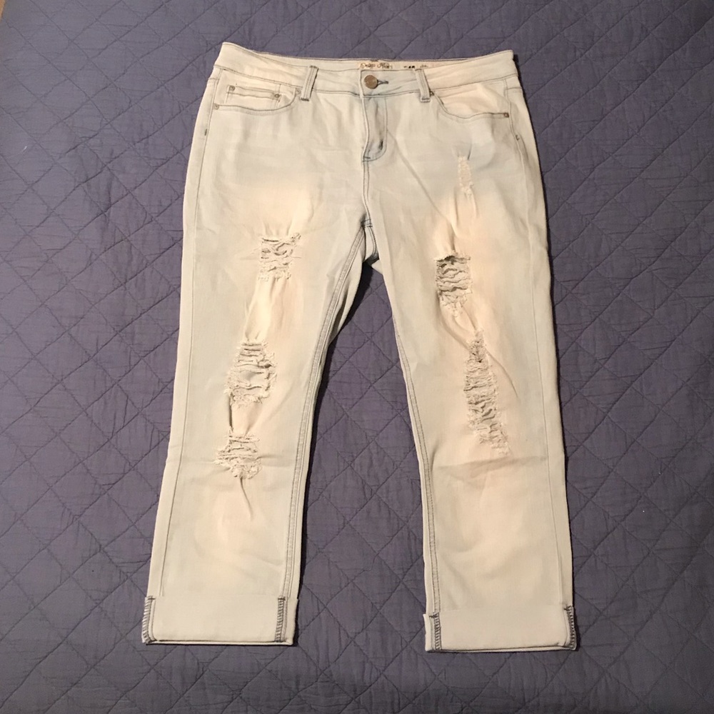 Light Wash Distressed Skinny Cropped Jeans